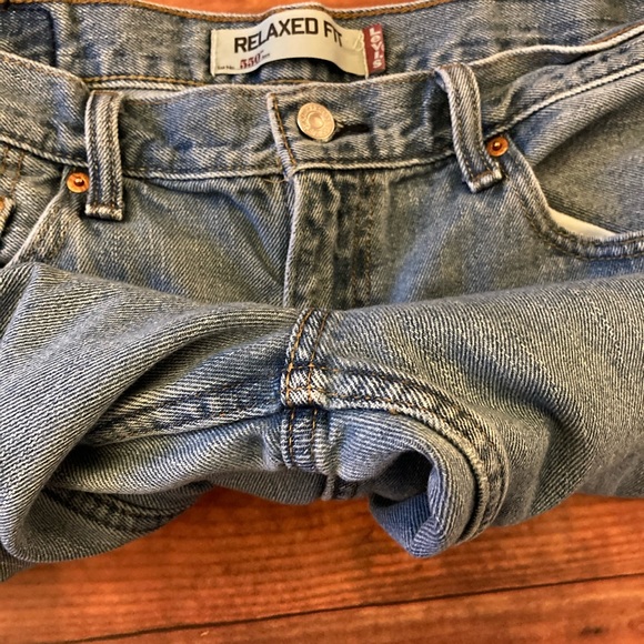 Levi’s 550 Relaxed Fit Light/Medium Wash Jeans - Picture 8 of 8